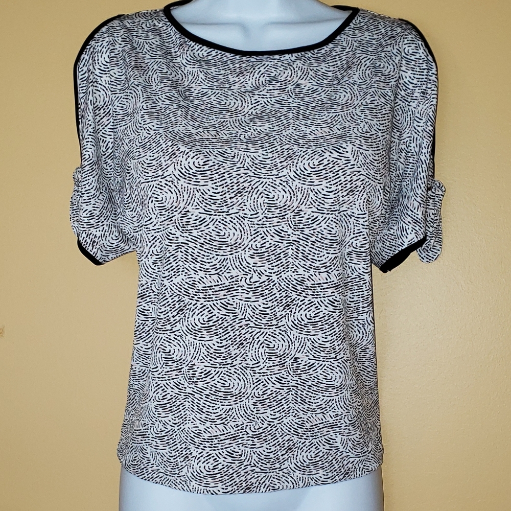 Ivanka Trump Cold Shoulder Top in Pink Gray White Black & Copper Trim XS Cropped